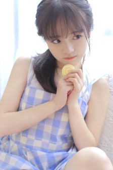 年轻的女老师在线观看